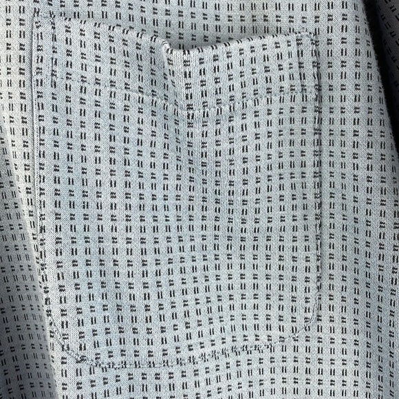 NWOT IZOD Golf  Men Polo Shirt SZ L Blue with Design Soft and Comfortable - Picture 3 of 9